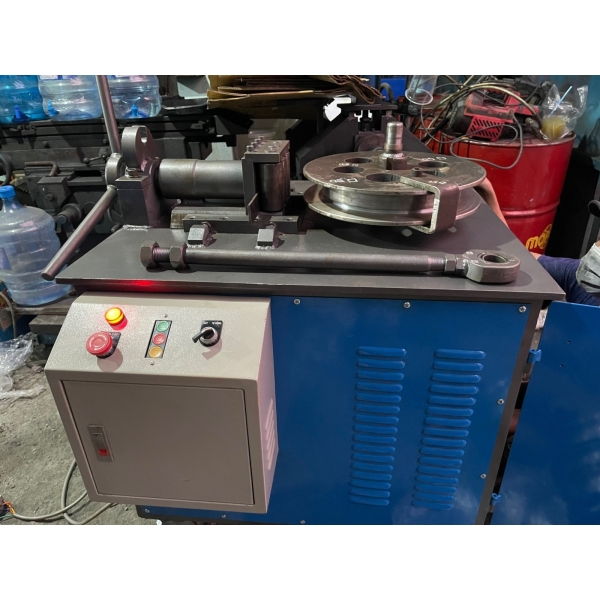 MÁy uốn góc 1 truc thủy lực D60