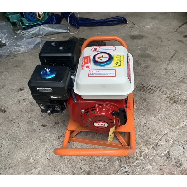 Máy Đầm Dùi Chạy Xăng NIKI GX200 